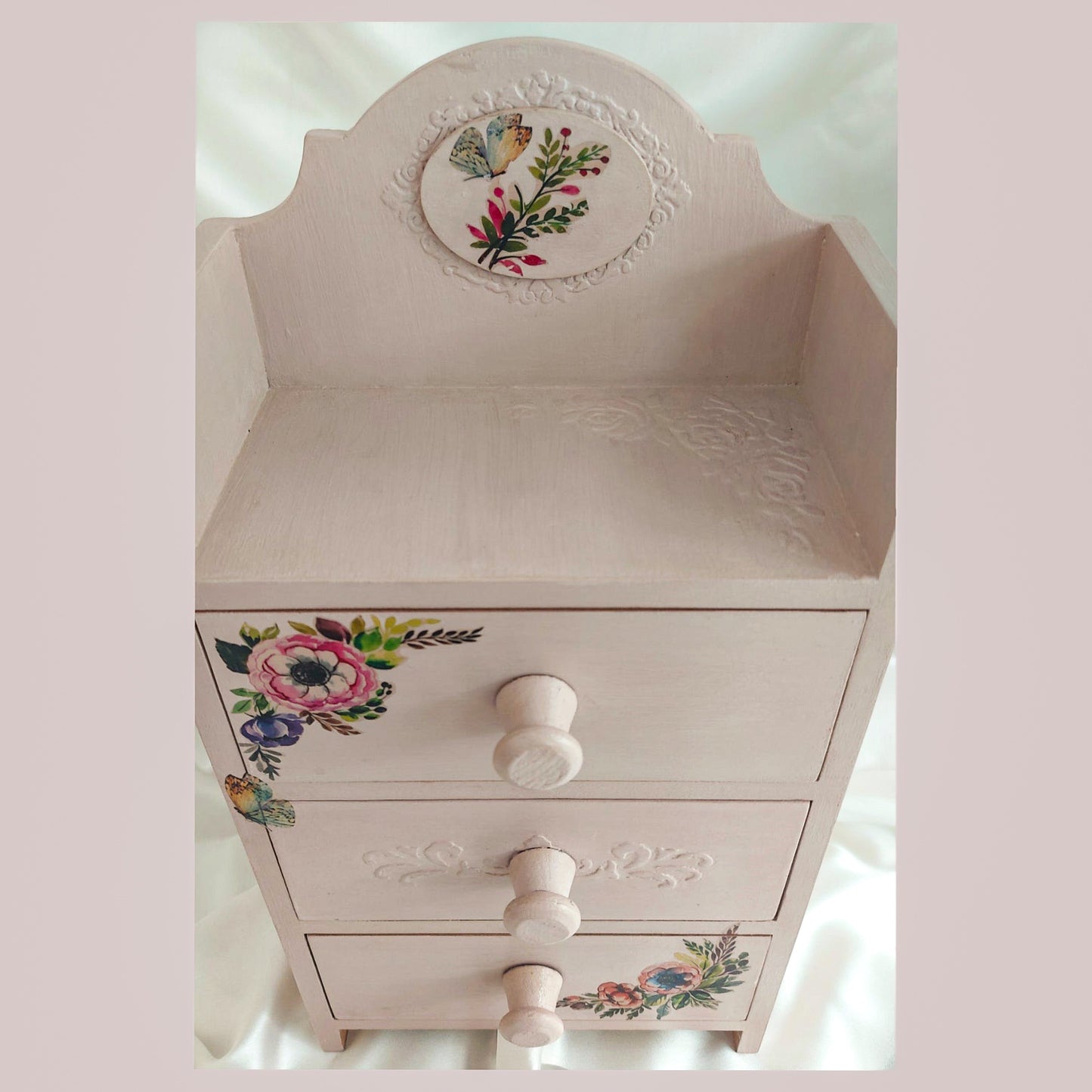 Minimal Misty Rose Chest of Drawer