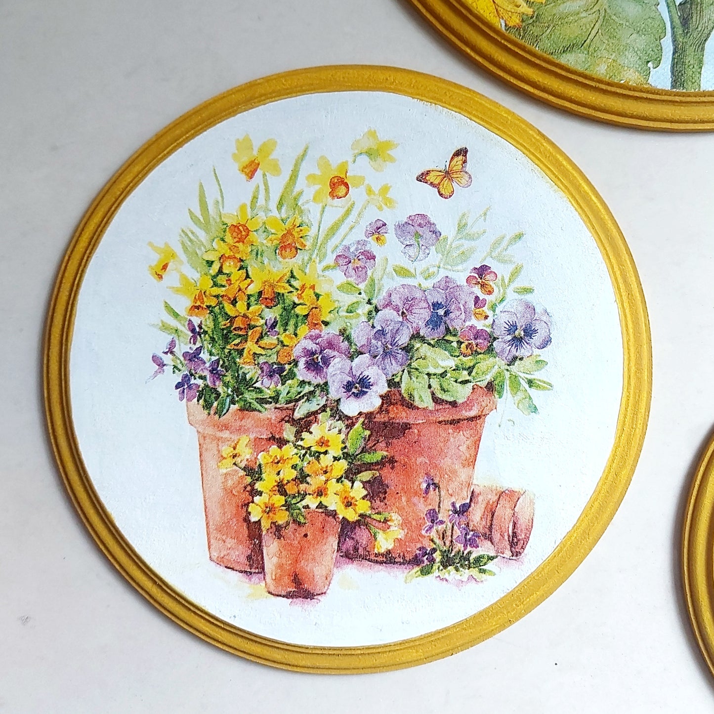 Round Wall Plates | Wall Hanging - Happy Yellow