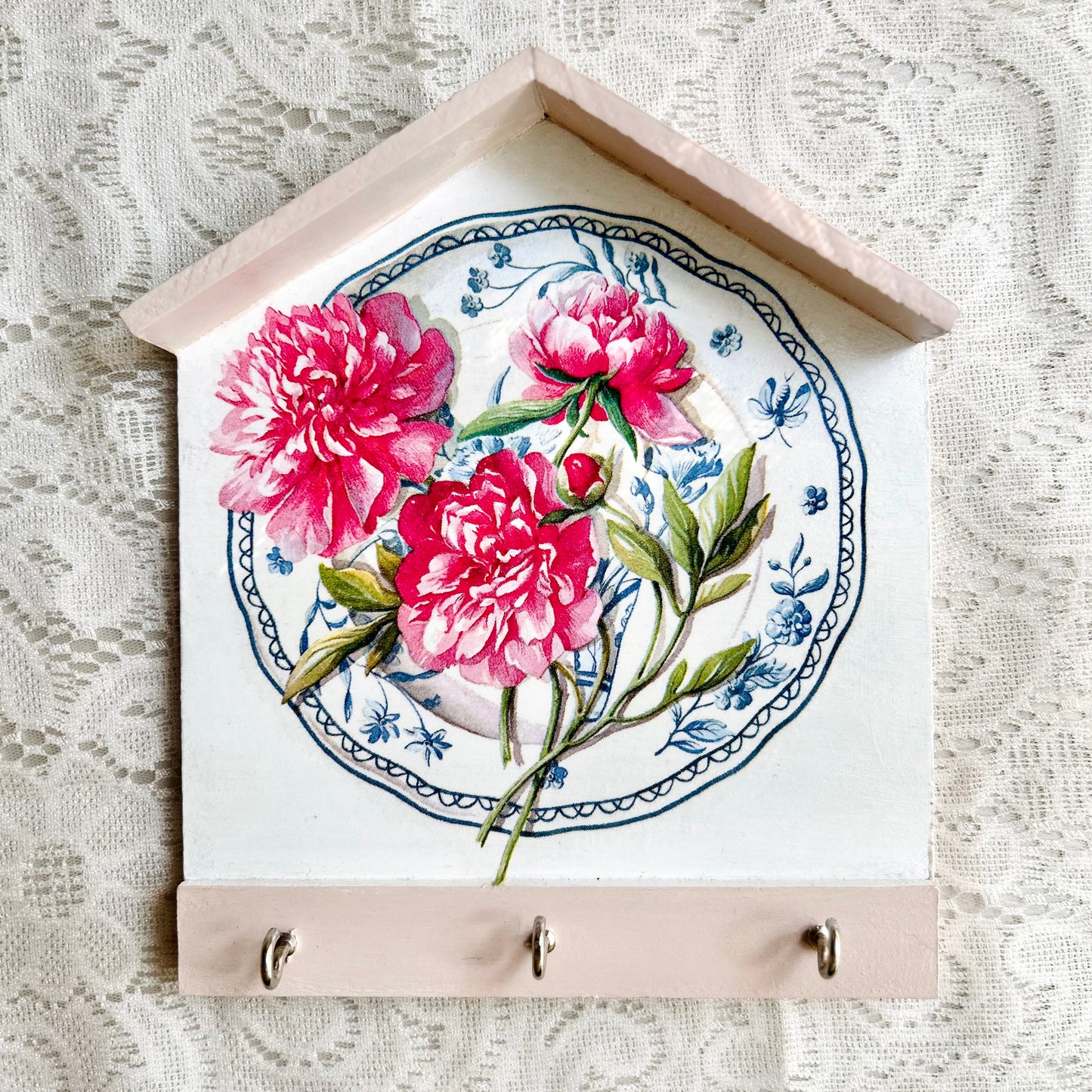 Blush Floral Hut Keyholder | Wall Key hanger for gifting | Wall decor with 3 hooks