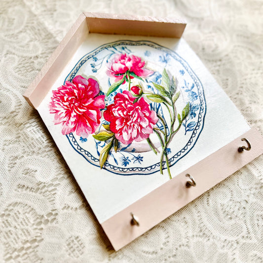Blush Floral Hut Keyholder | Wall Key hanger for gifting | Wall decor with 3 hooks