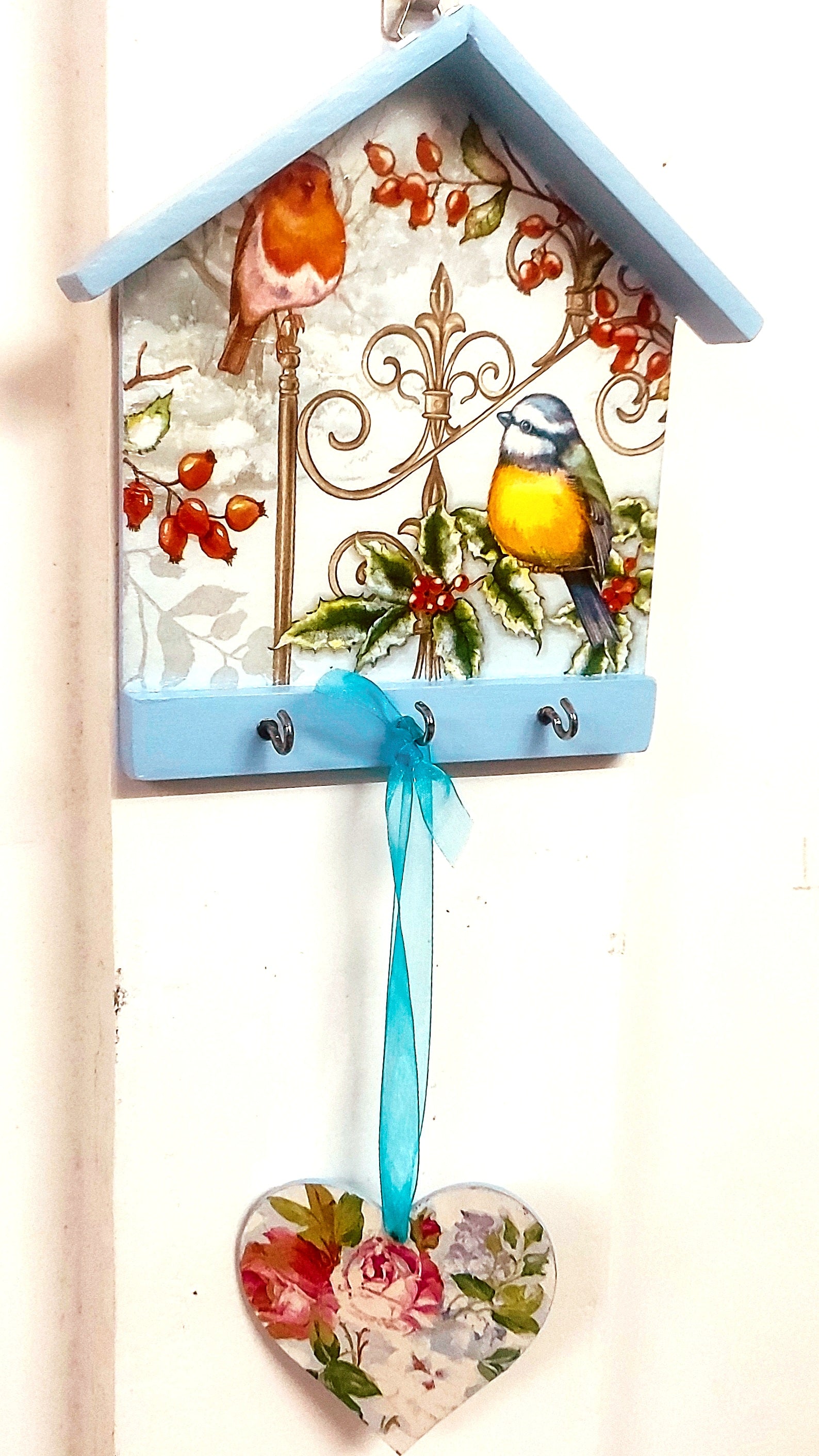 Hut Keyholder | Wall Key hanger for gifting | with 3 hooks | Blue Birds