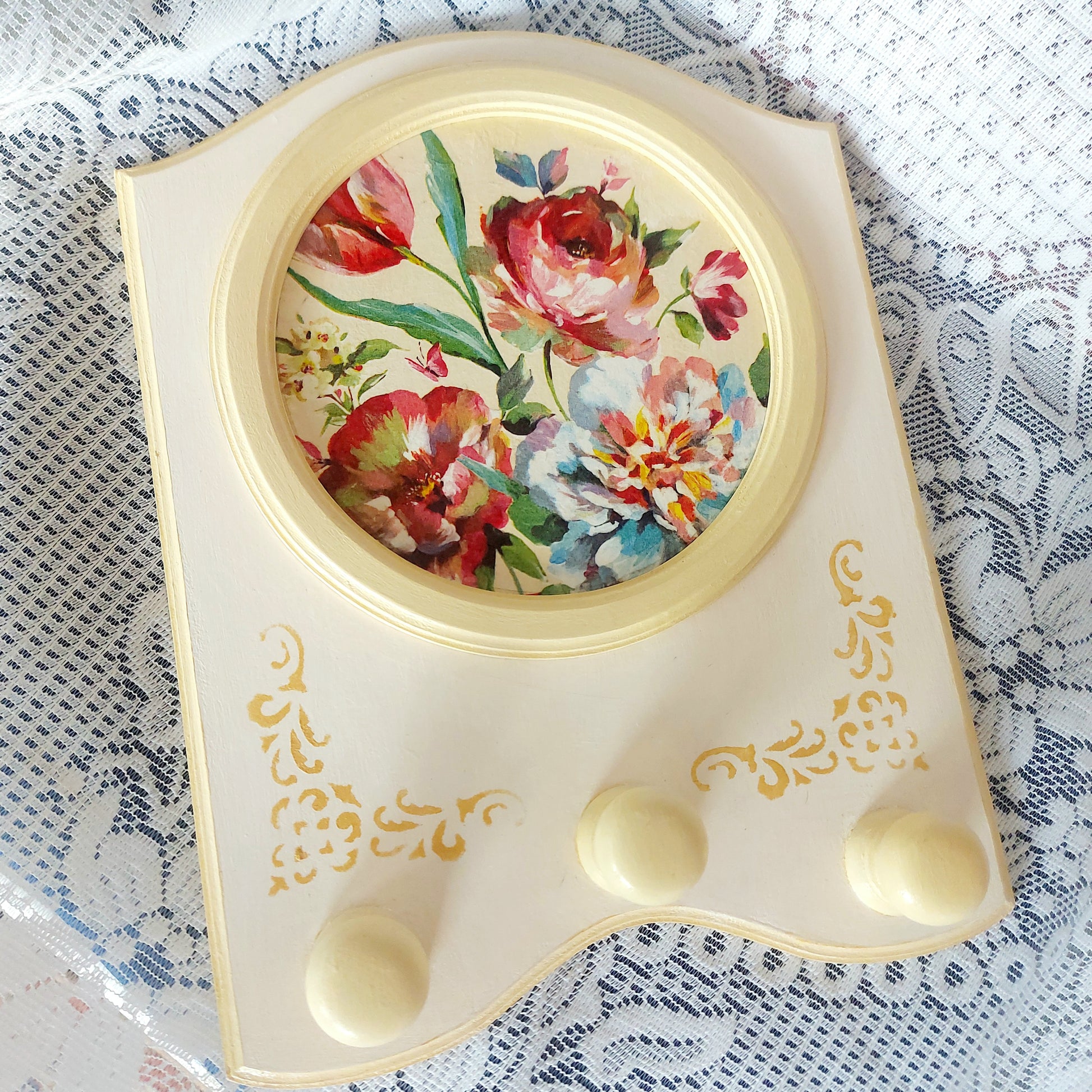 Vintage Wall Hanger Soft yellow