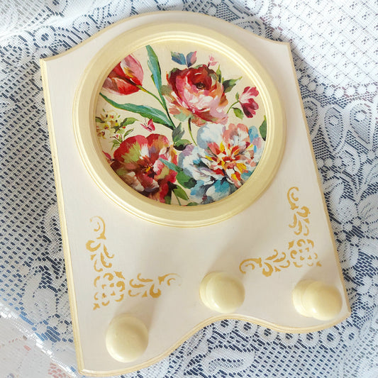 Vintage Wall Hanger Soft yellow