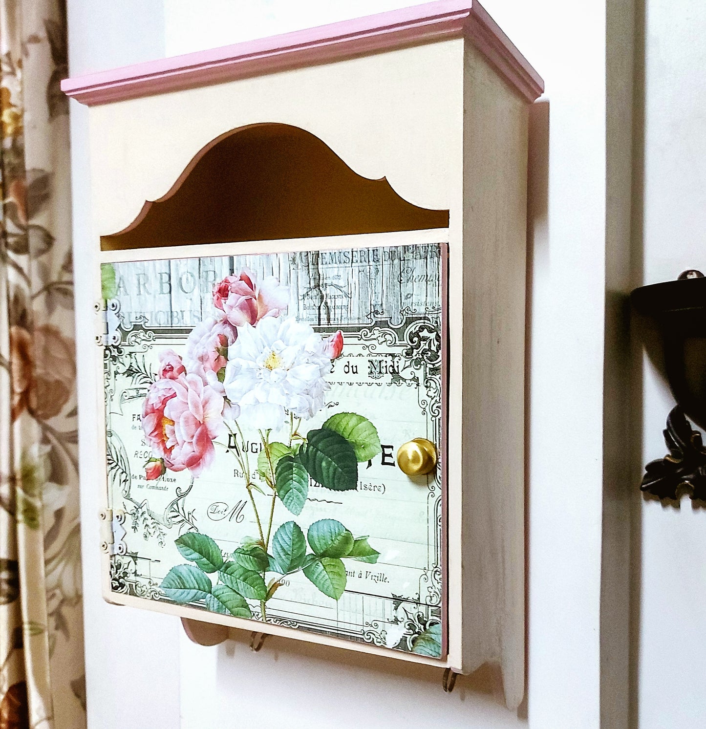Pastel Floral Vintage Keybox | Vintage style key cabinet | with 6 + 2 key hooks
