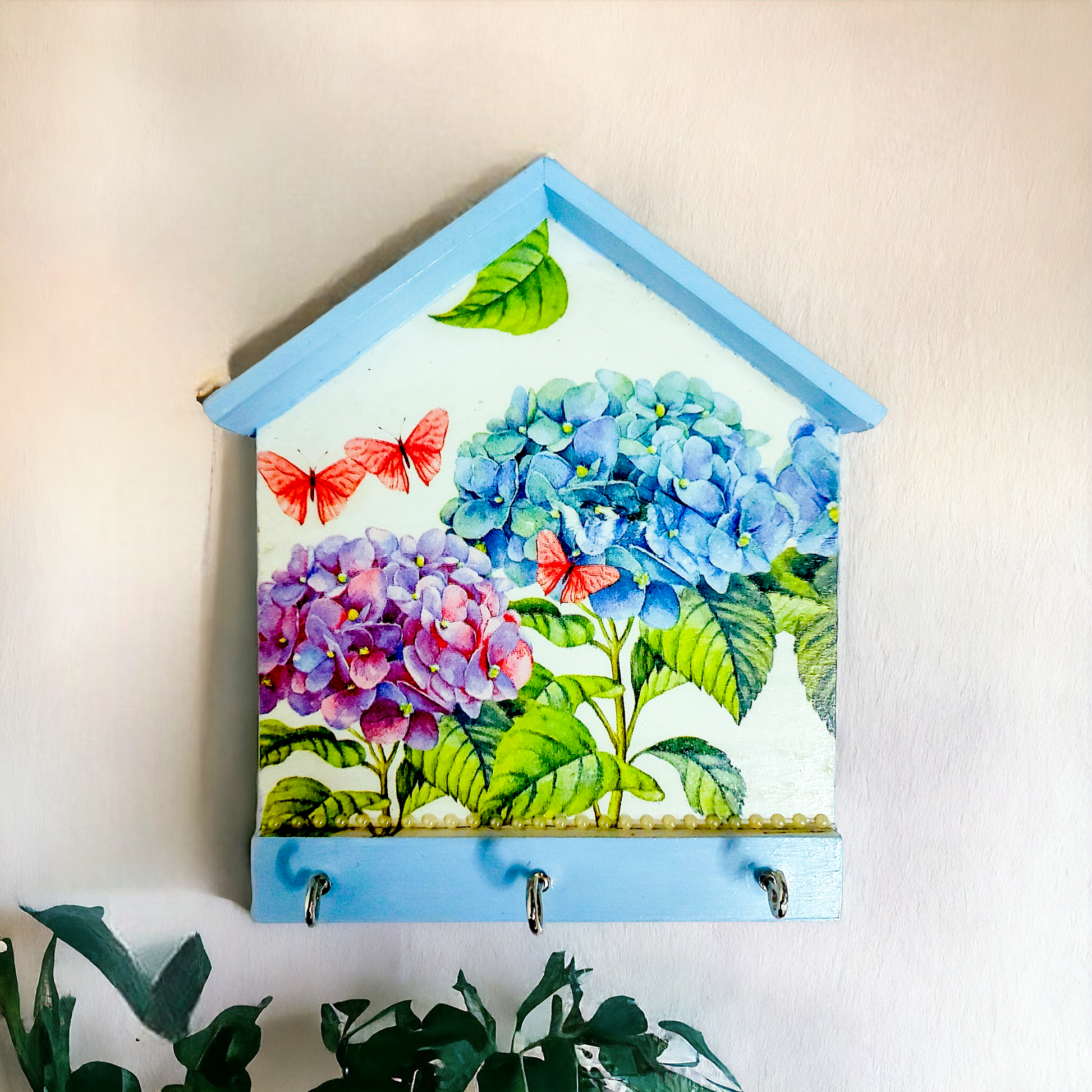 Hut Keyholder | Wall Key hanger for gifting | with 3 hooks | Blue Hydrangea