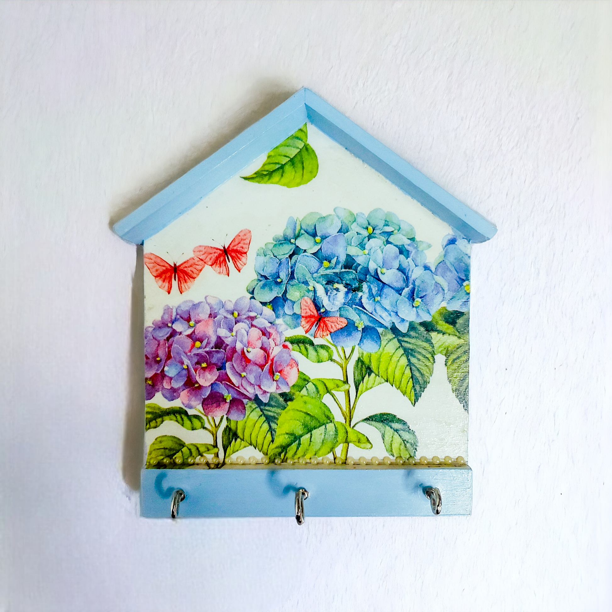 Hut Keyholder | Wall Key hanger for gifting | Wall decor with 3 hooks | Blue Floral