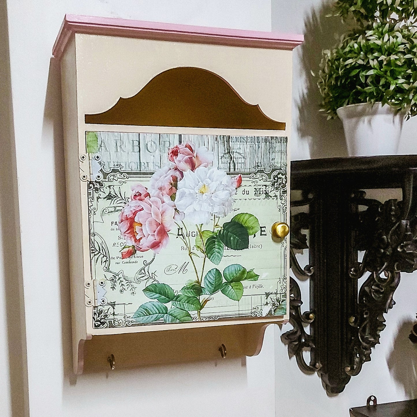 Pastel Floral Vintage Keybox | Vintage style key cabinet | with 6 + 2 key hooks