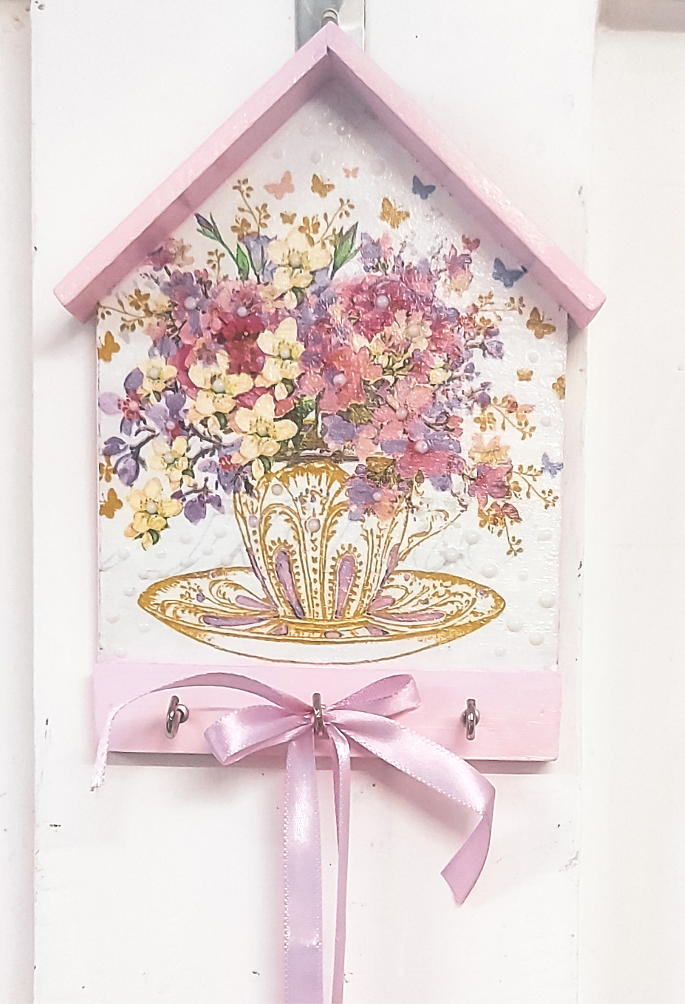 Hut Keyholder | Wall Key hanger for gifting | wall decor with 3 hooks | Pink Floral