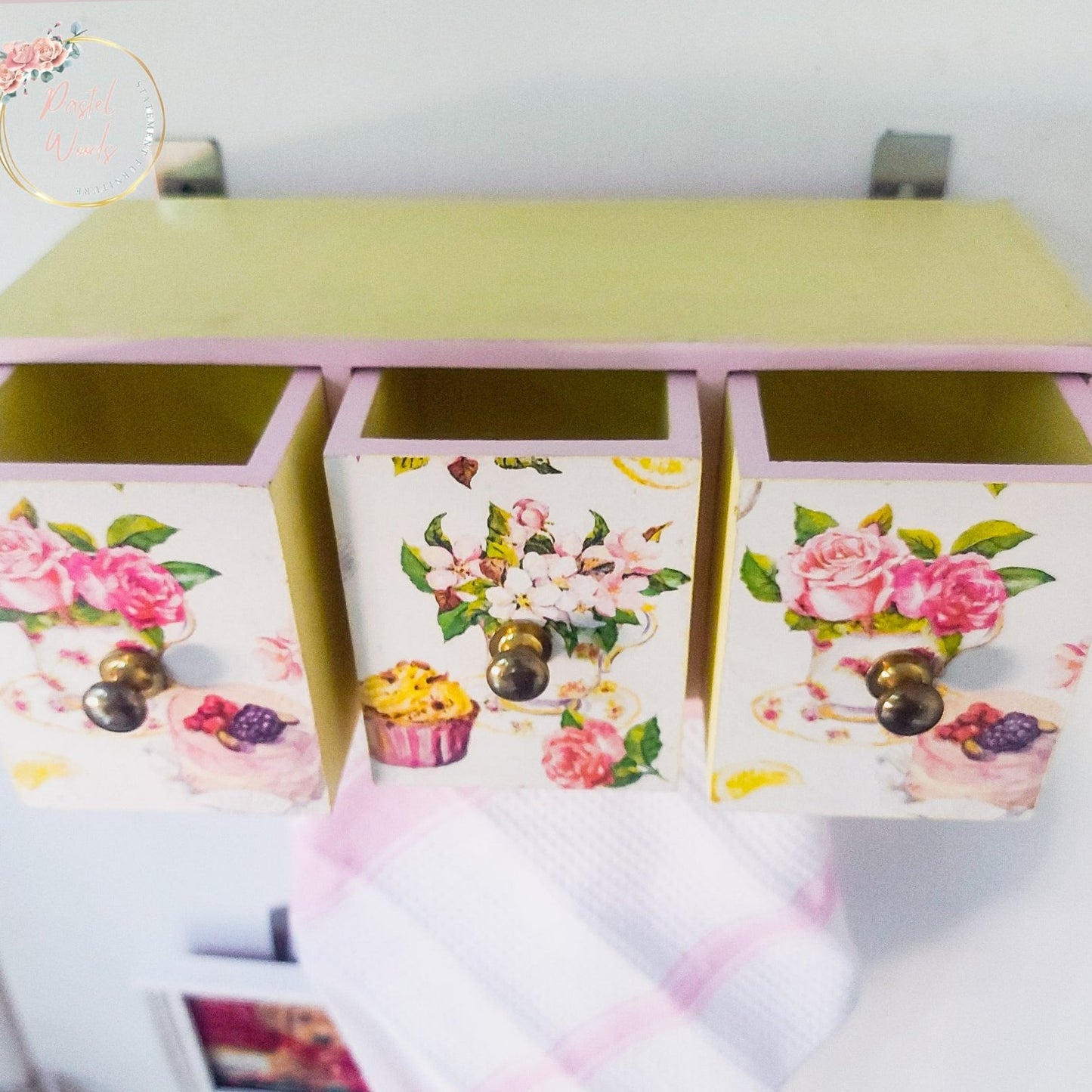 English tea kitchen roll hanger | Available only on Preorder