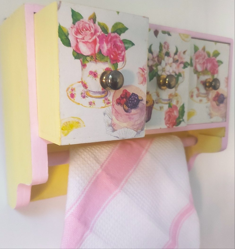 English tea kitchen roll hanger | Available only on Preorder